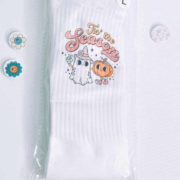 Chaussettes Retro Halloween Crew, Tis the Spooky Season Retro Fall pour la vente par Bride Vibe Designs