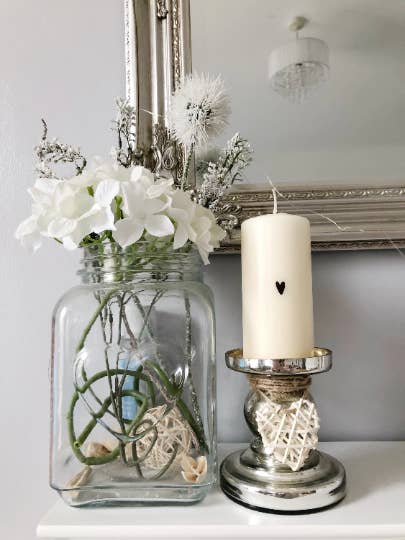 Bougie pilier cœur petit bloc pour la vente par Pretty Liittle Things