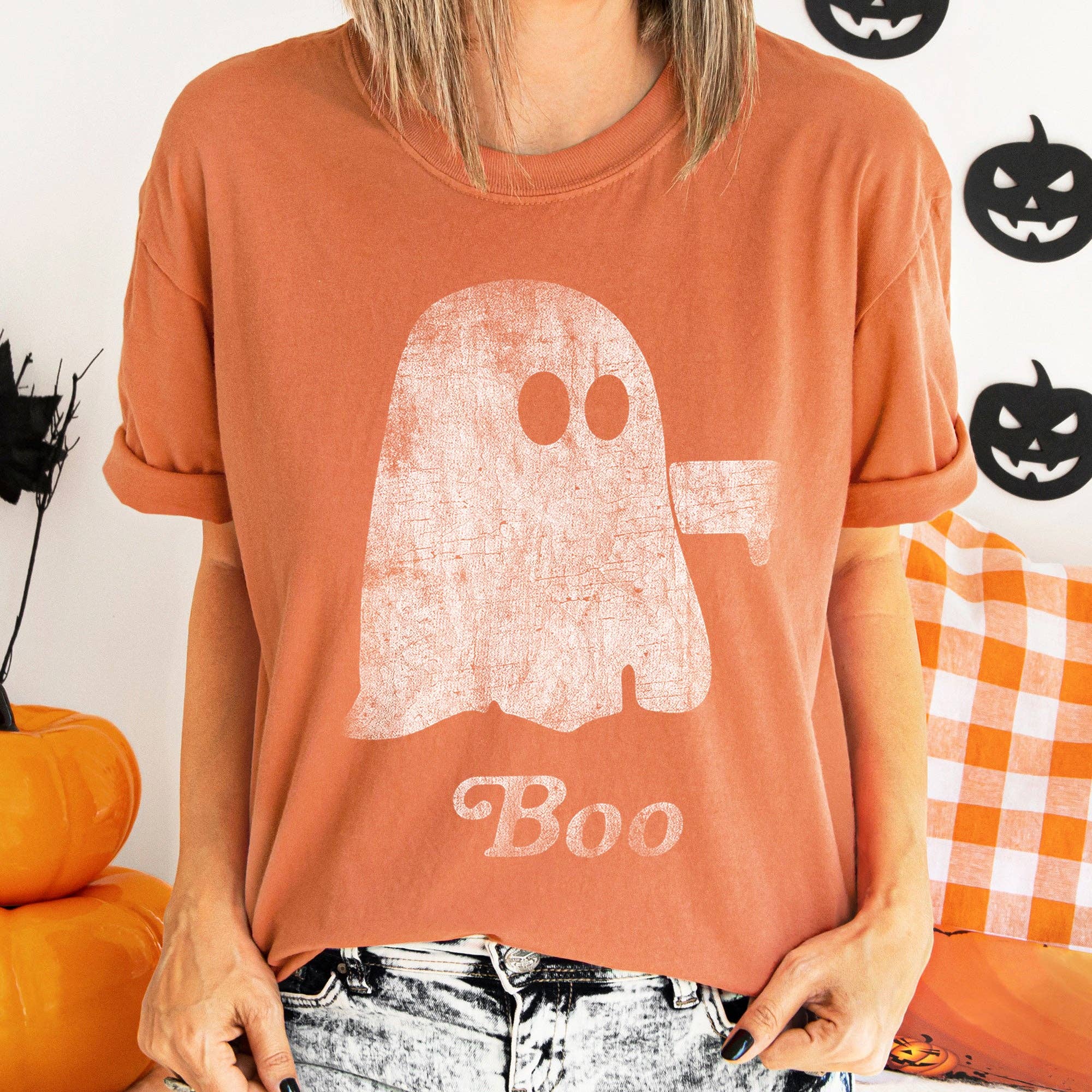 Refinery Number One LLC – T-shirt estampada - Mulher por atacado – T-shirt Boo Retro Ghost Branca Estampada5