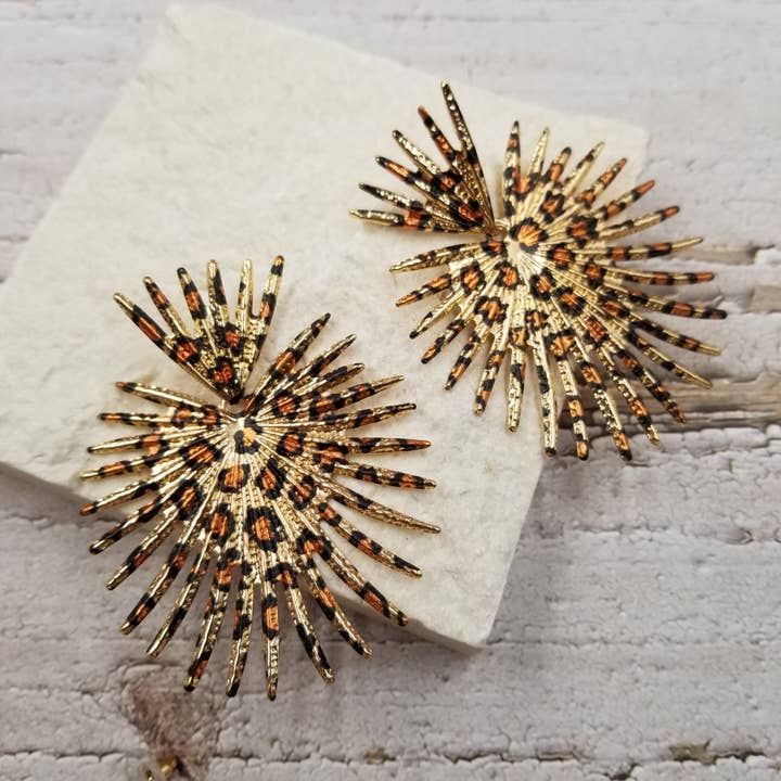 Treasure Wholesale - Wholesale Dangle Earrings - Dangerous Girl Leopard Print Earrings