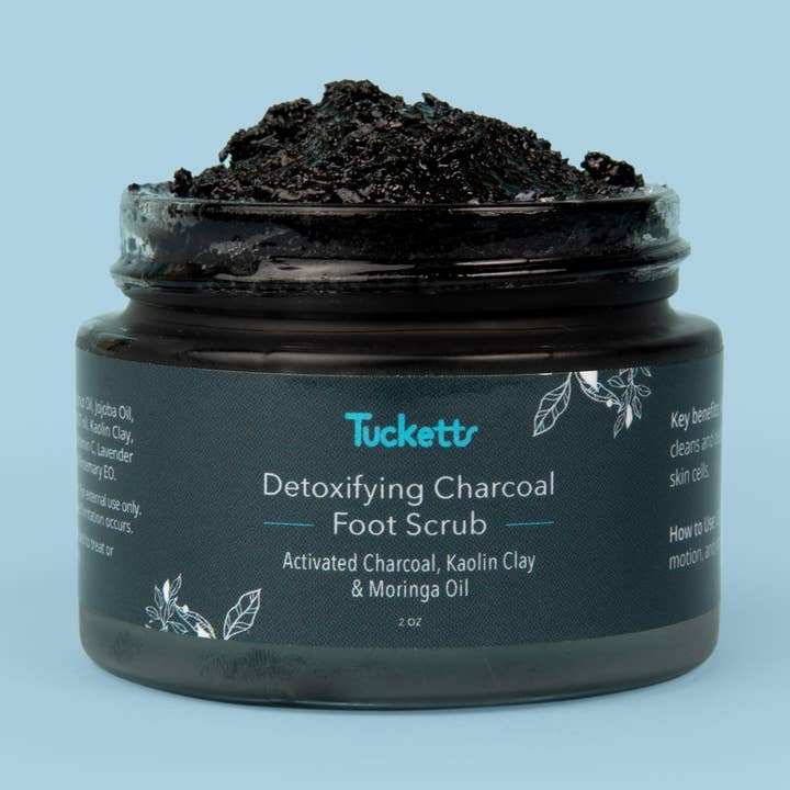 Gommage pour les pieds détoxifiant au charbon pour la vente par Tucketts
