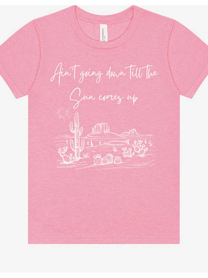 T-shirt graphique jeunesse "Ain't going Down till the Sun" pour la vente par Rock n' Rodeo