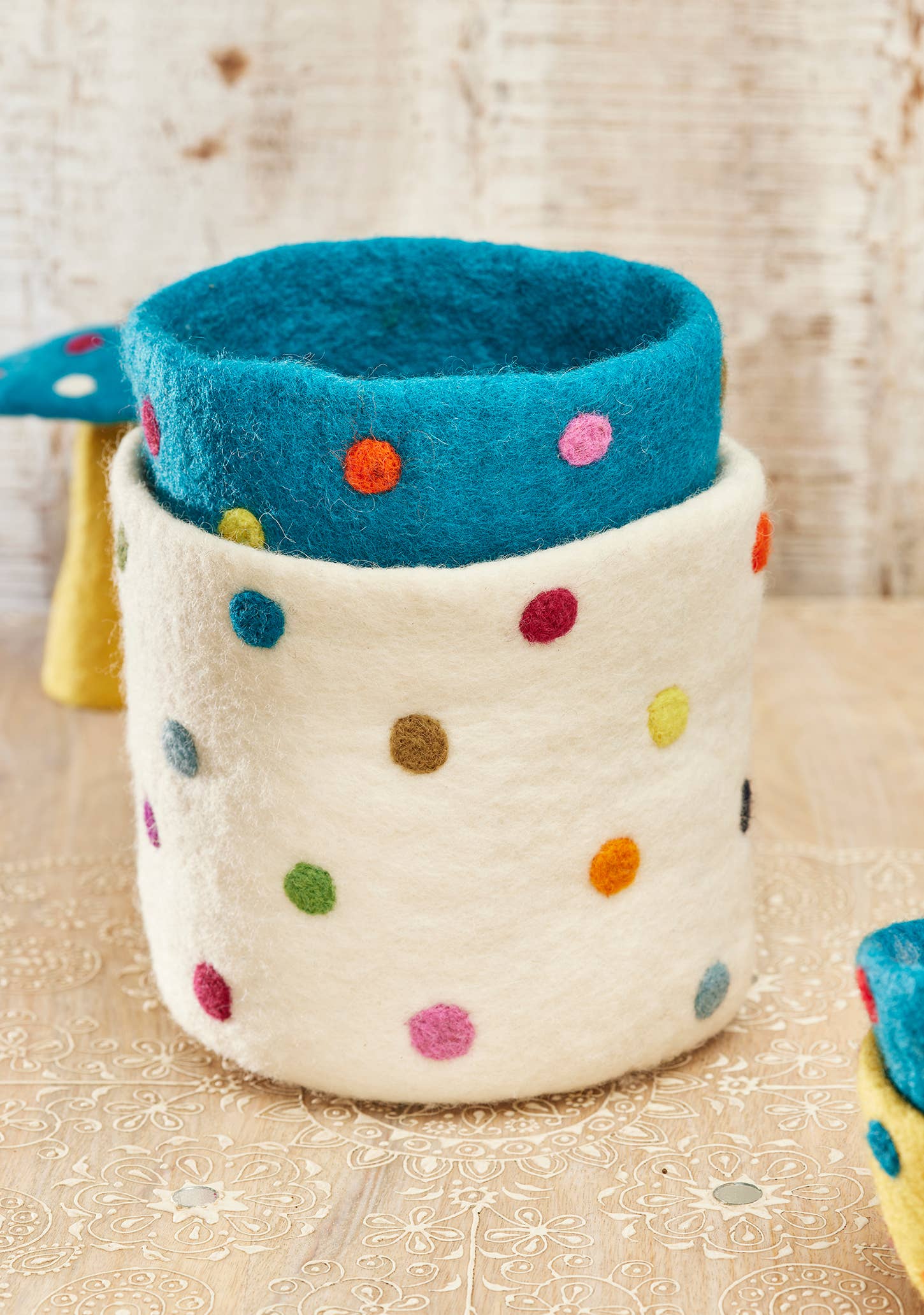 Namaste – wholesale Plant pot – Felt Dotty Rainbow Planter2