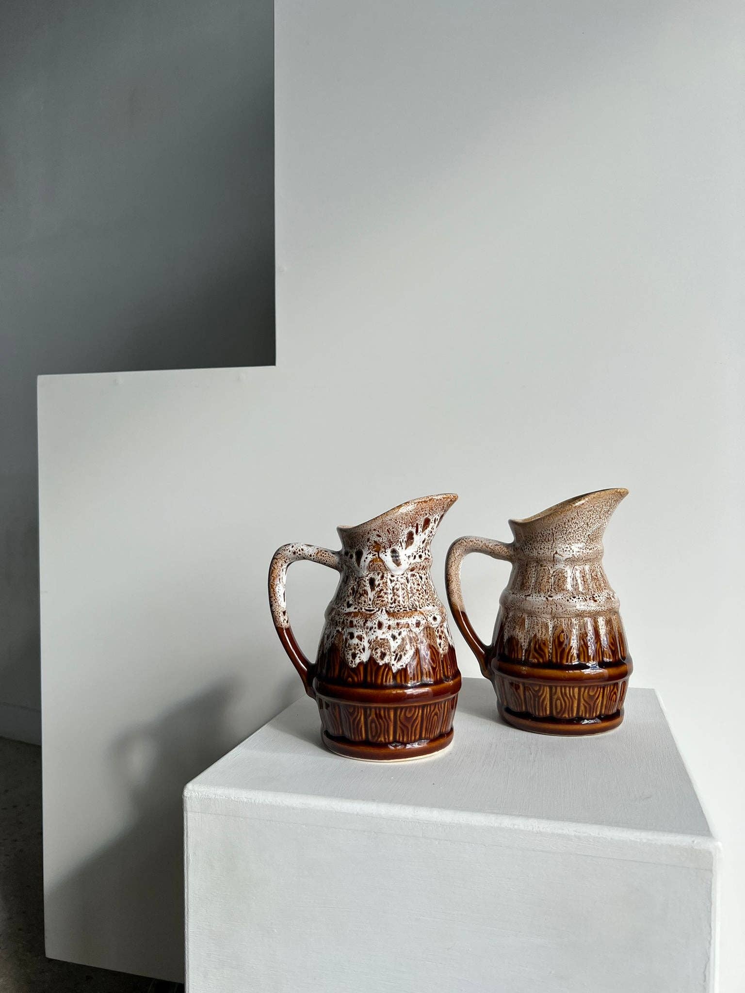 Office Objets – Objeto de mesa decorativo por atacado – Pequena jarra decorativa cerâmica vidrada com motivo de barril de cerveja35