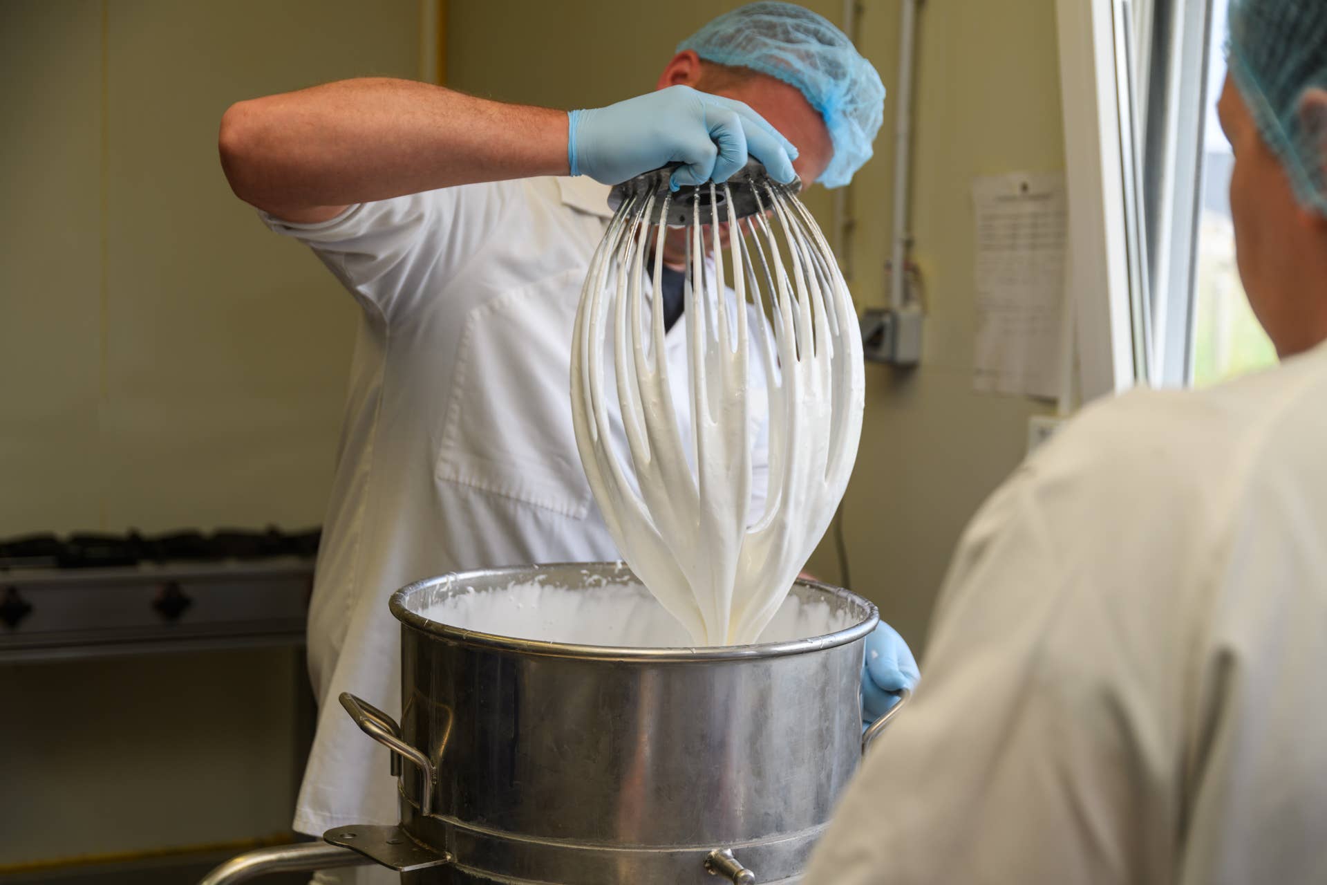 Royale Normande Chocolaterie – wholesale Chokladtäckta godisar – Hemgjorda marshmallows täckta med mjölkchoklad, 100 g påse1