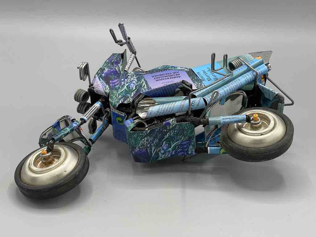 The Niger Bend - Wholesale Tafelbladdecoratie - Afrikaanse speelgoedmotorfiets van gerecycled metaal in blik - Burkina Faso37