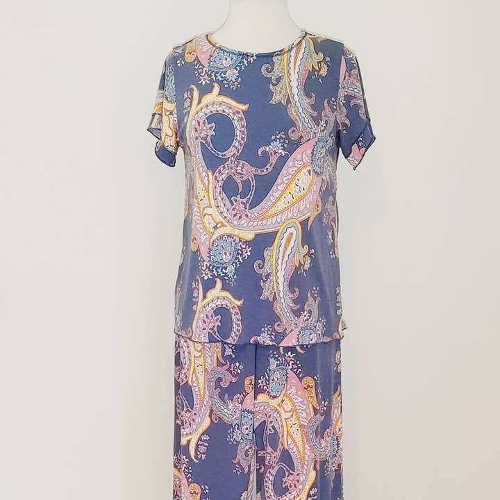 Ensemble de pyjama avec pantalon court et t-shirt à imprimé cachemire doux TAILLE SM uniquement pour la vente par Vine Street Apparel