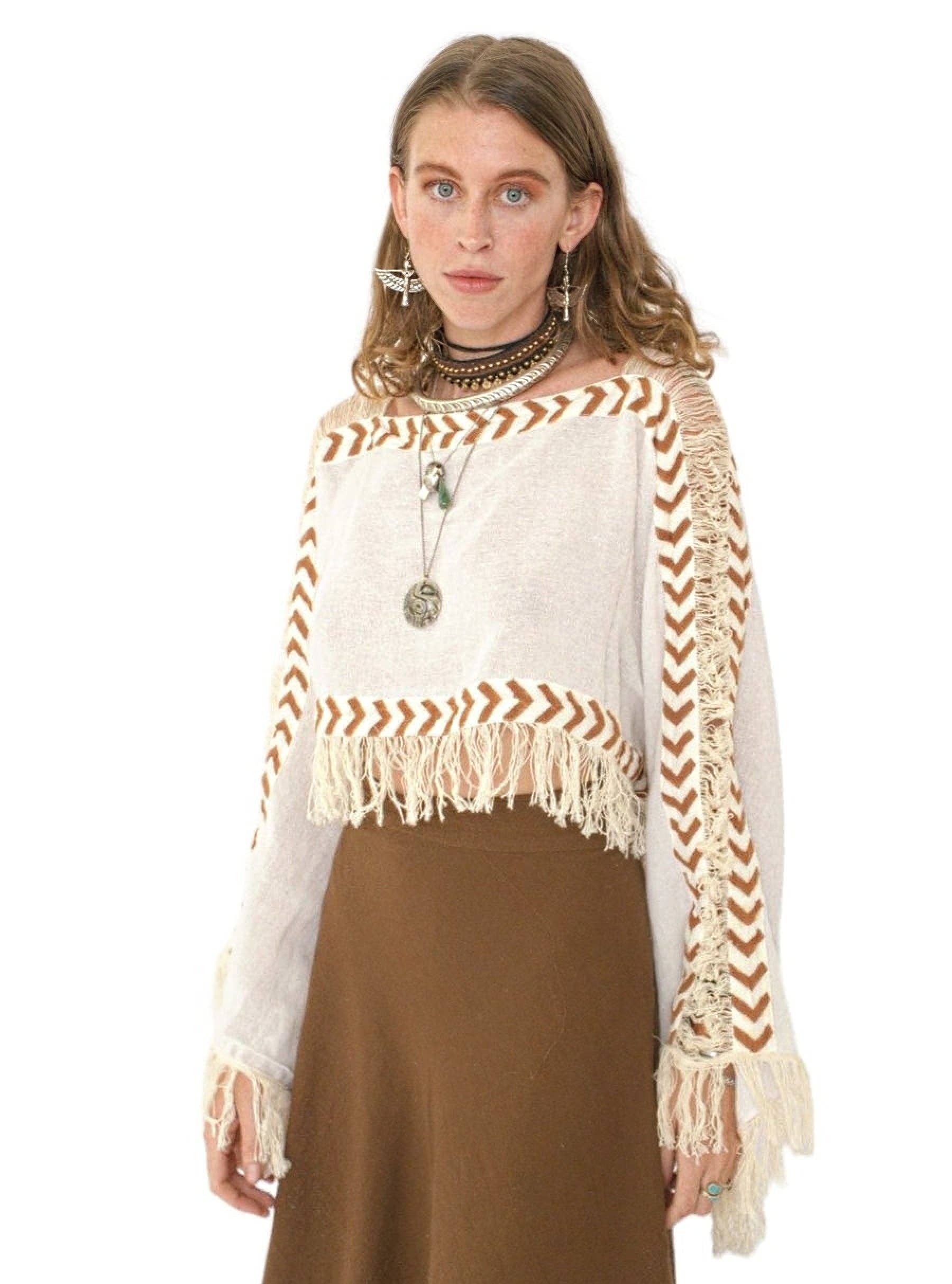 Sacred Ceremony – wholesale Blus - Dam – Vit Långärmad Crop Top med fransar1