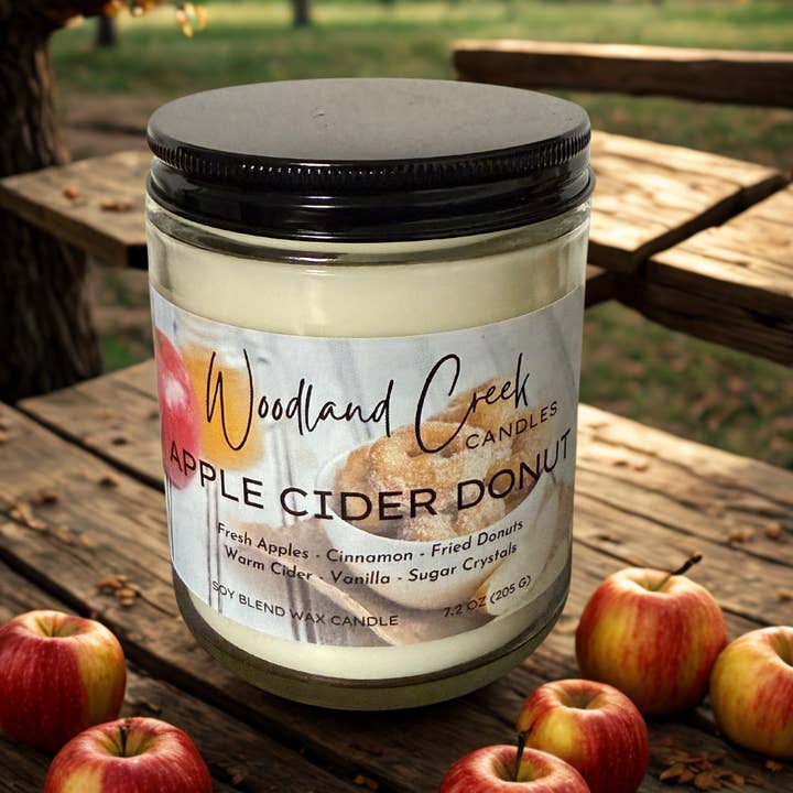 Bougie en cire Apple Cider Donut Soja Blend pour la vente par Woodland Creek Candles