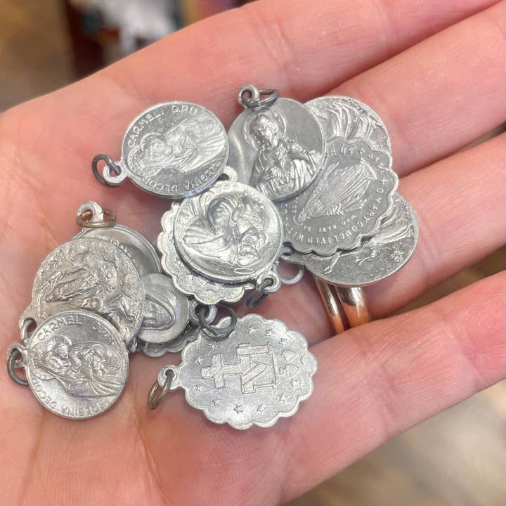 Love and Honor Jesus LLC - Vente Jeton/pièce de collection - Médailles vintage des années 1960 environ