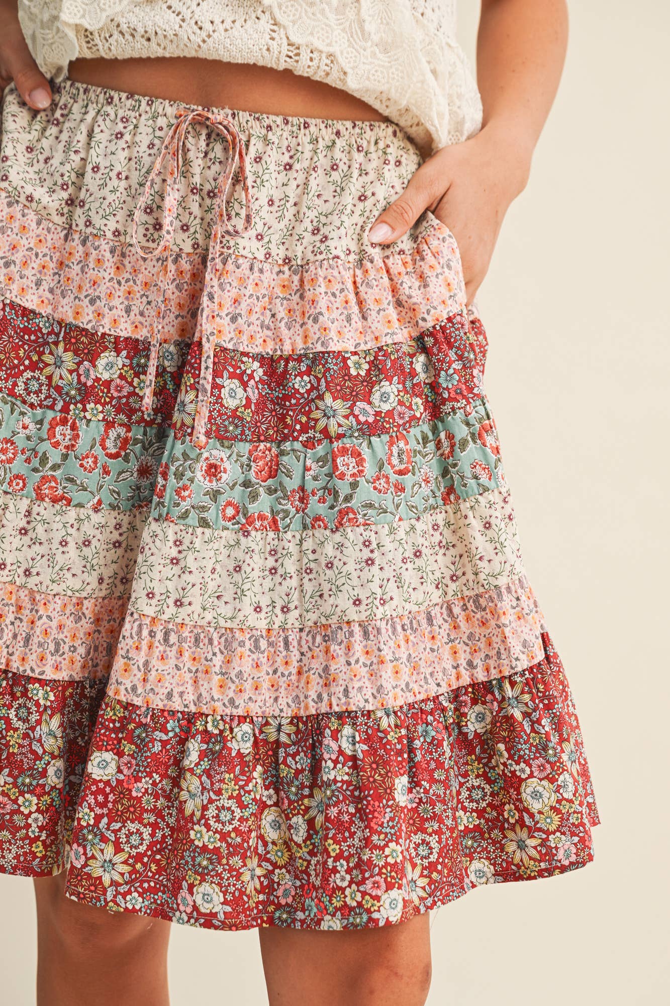 FLOREALE MULTI MINIGONNA A-LINE CON STAMPA MULTIFLORALE MISTA in vendita all'ingrosso su Faire4