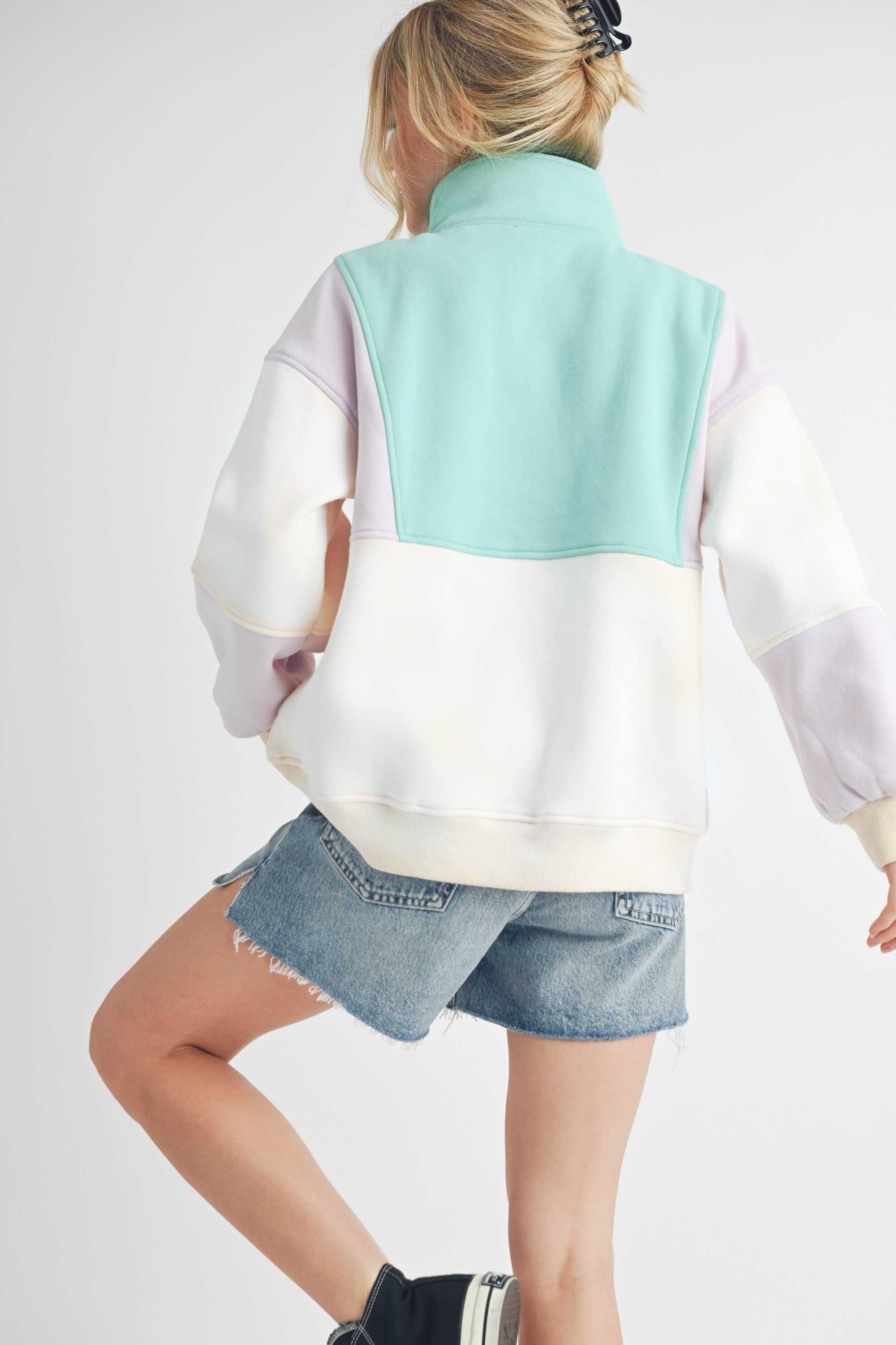 AEMI + CO – wholesale Sweatshirt - Dam – 992EK Glo colorblock-tröja med tryckknappar44