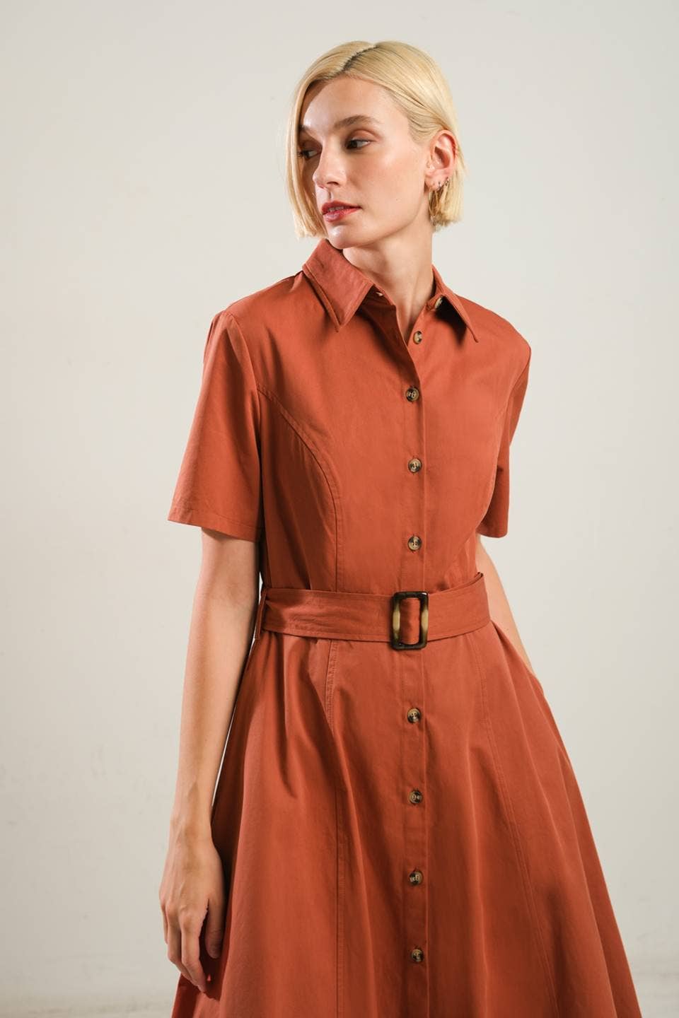 BACKSTEIN Ein festes gewebtes Midikleid - FD1025 FW für den Großhandel auf Faire3