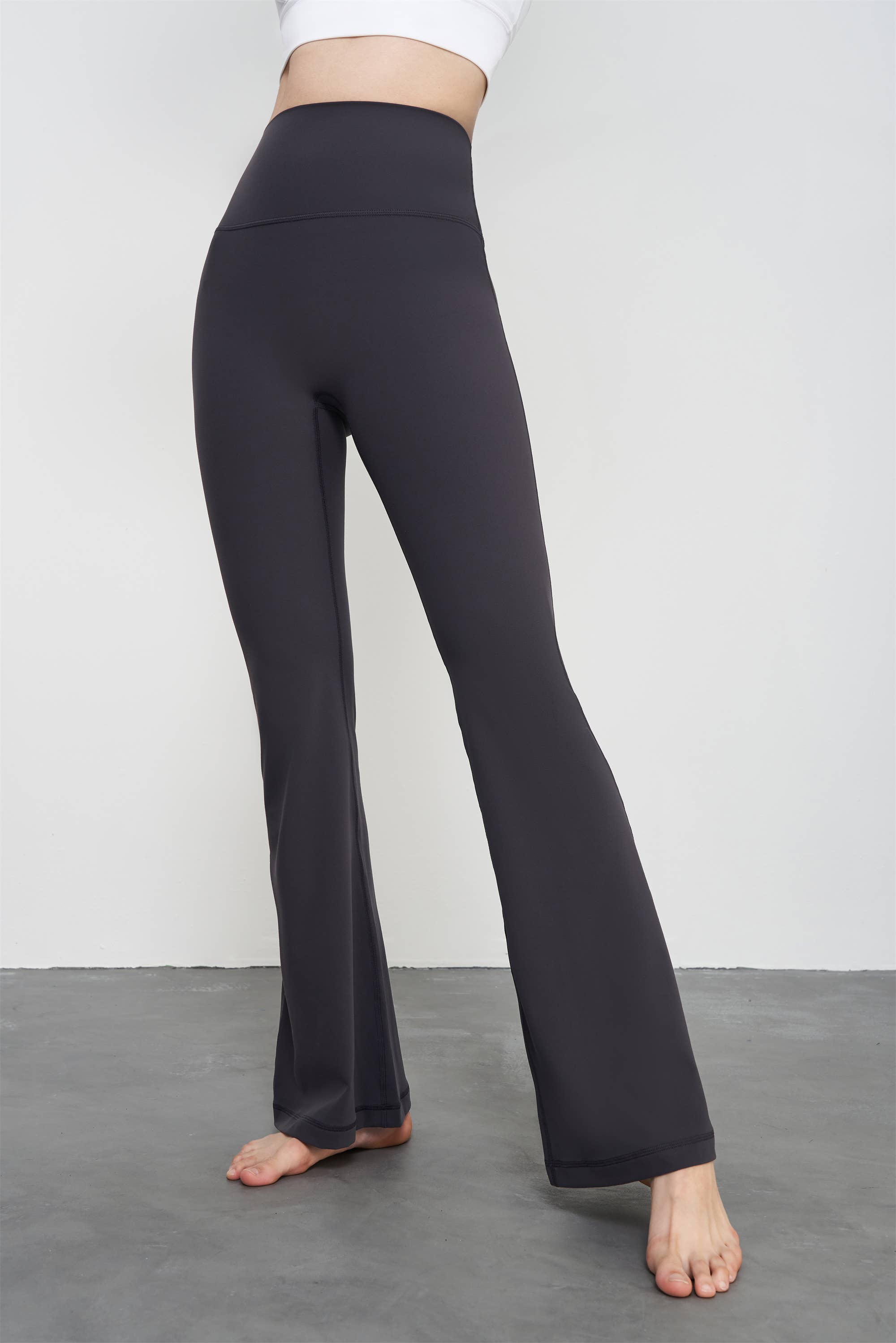 91thelabel - Vente Pantalon de sport – femme - Pantalon de yoga taille haute évasé sculptant Athena5