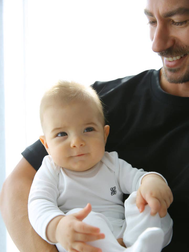 Langærmet Monogram Baby Bodystocking – Blød Bomuld Nyfødt Top for engroshandel hos Nubo Baby