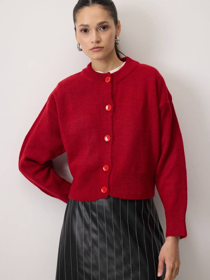 CROP STRIKKET CARDIGAN MED KNAPPER for engroshandel hos Touché Privé