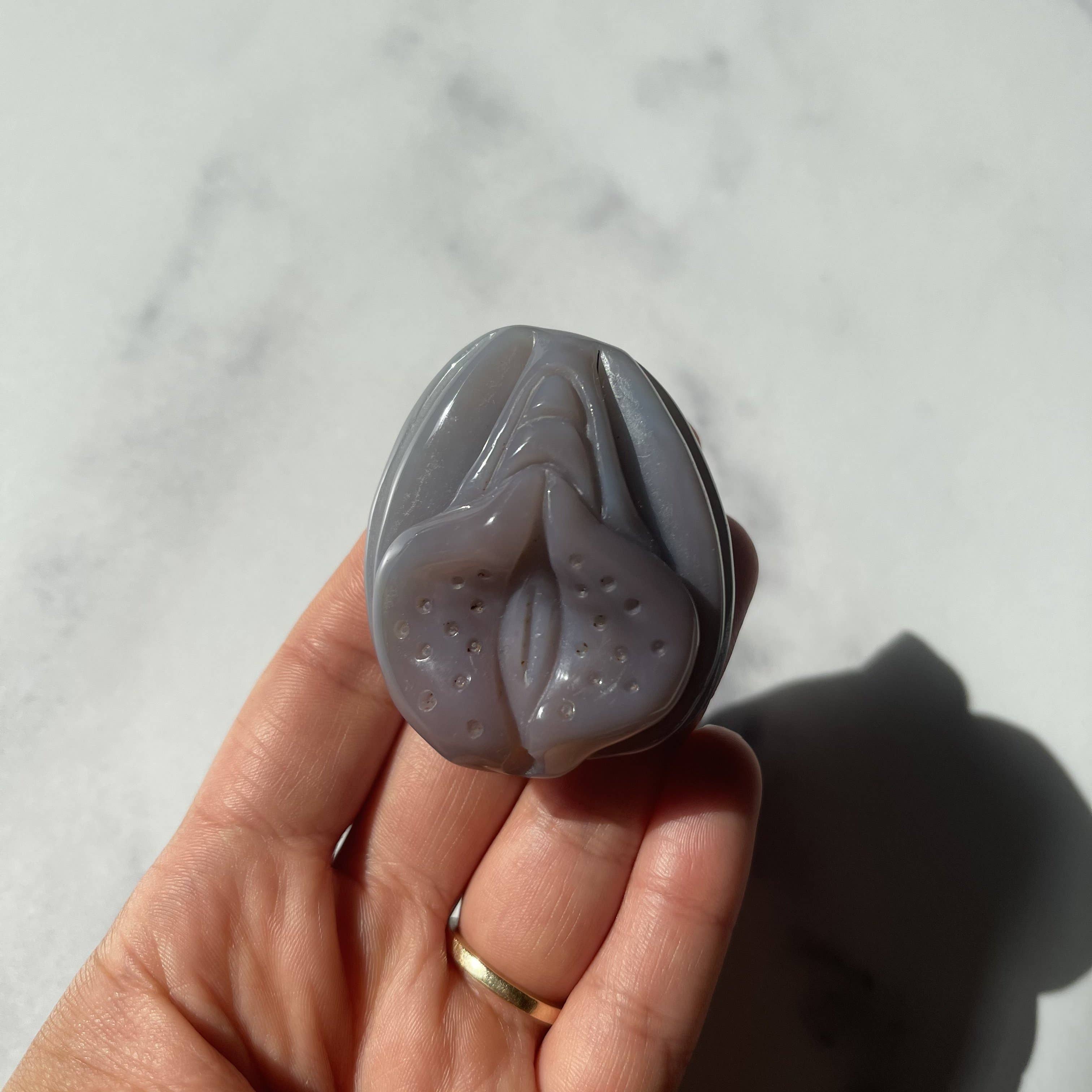 Good Juu Juu – Großhandel Spiritueller Stein/Kristall – Yoni-Schnitzerei aus Achat5