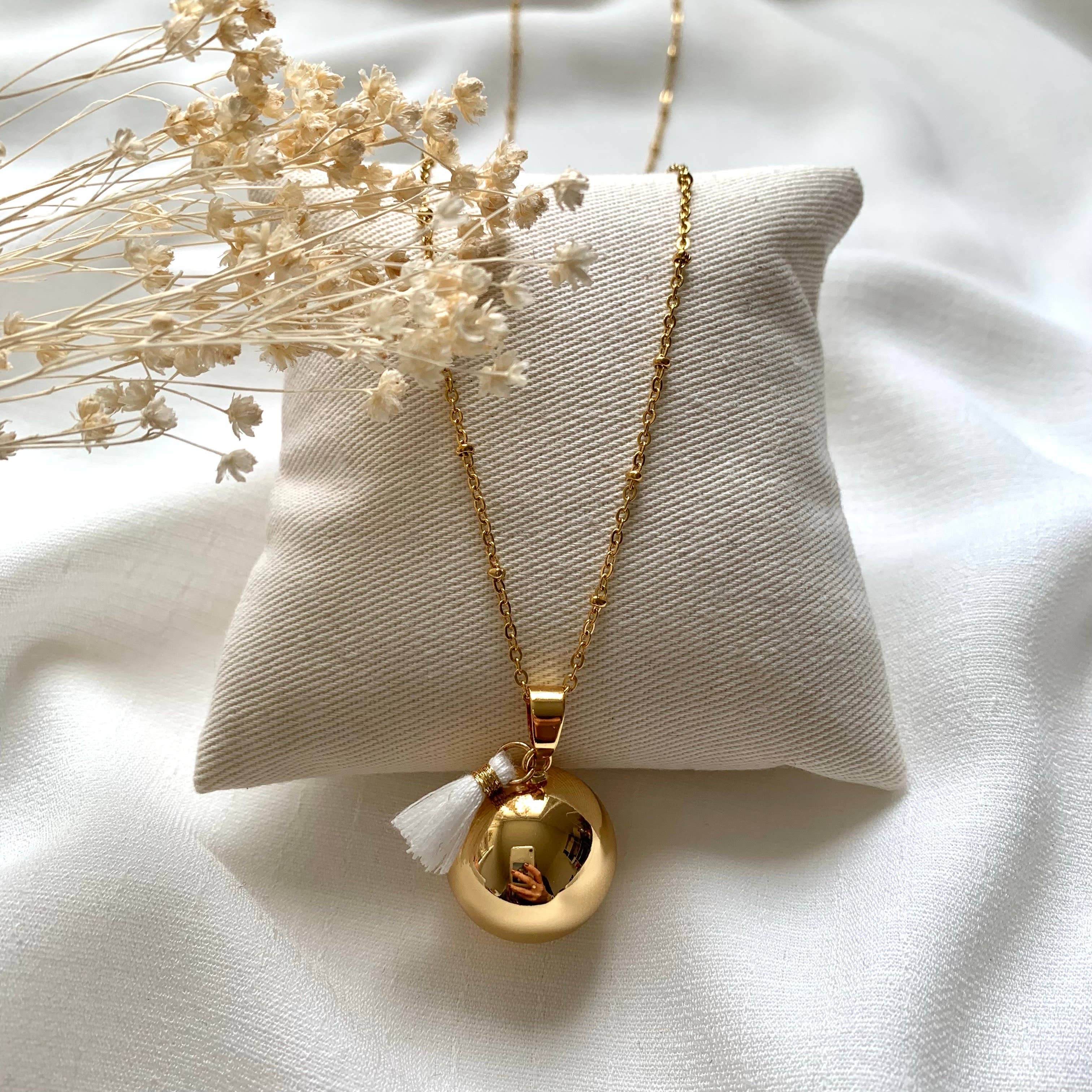 Lyneor Bijoux - Wholesale Pendant/Charm Necklace - Golden pregnancy bola and white tassel1