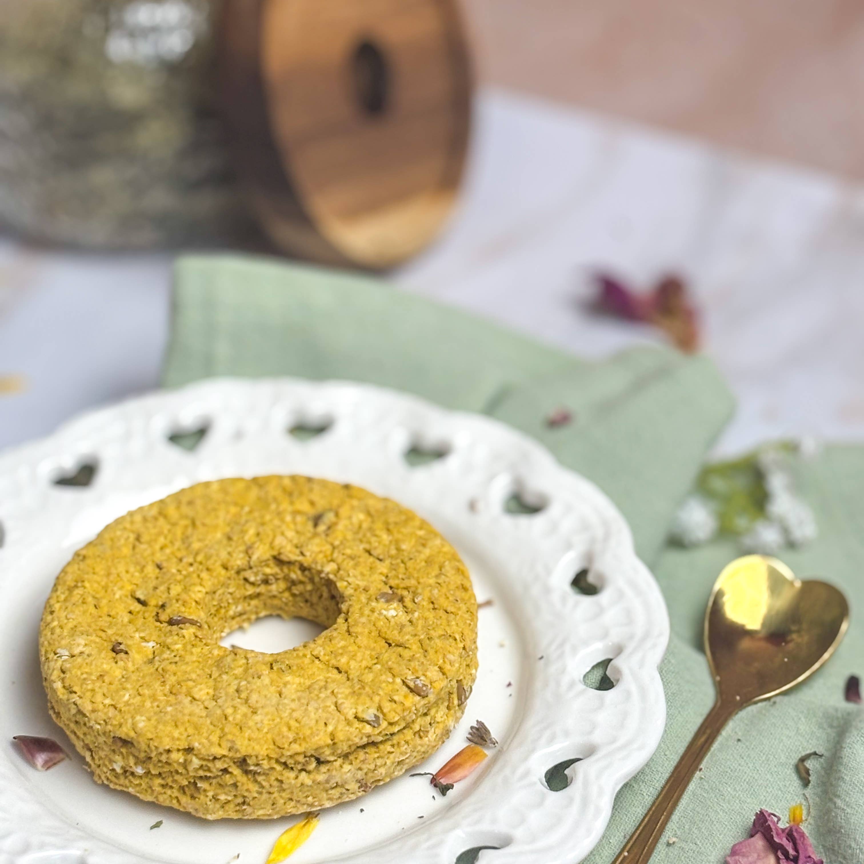 EQUINATBIO - Vendita all'ingrosso Snack - Cani - DONUTBIO-MASS biscotto per cavalli a base di fieno greco e patata dolce per aumento di peso sano1