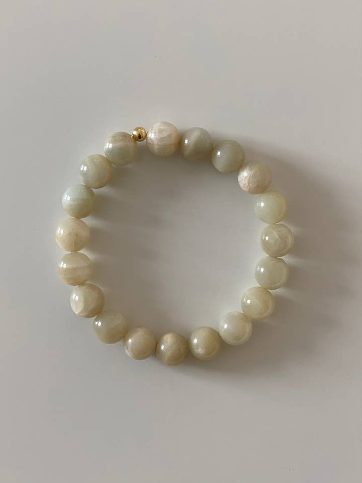 Pilvi - Bracelet en pierre de lune fait main pour la vente par JOYEM