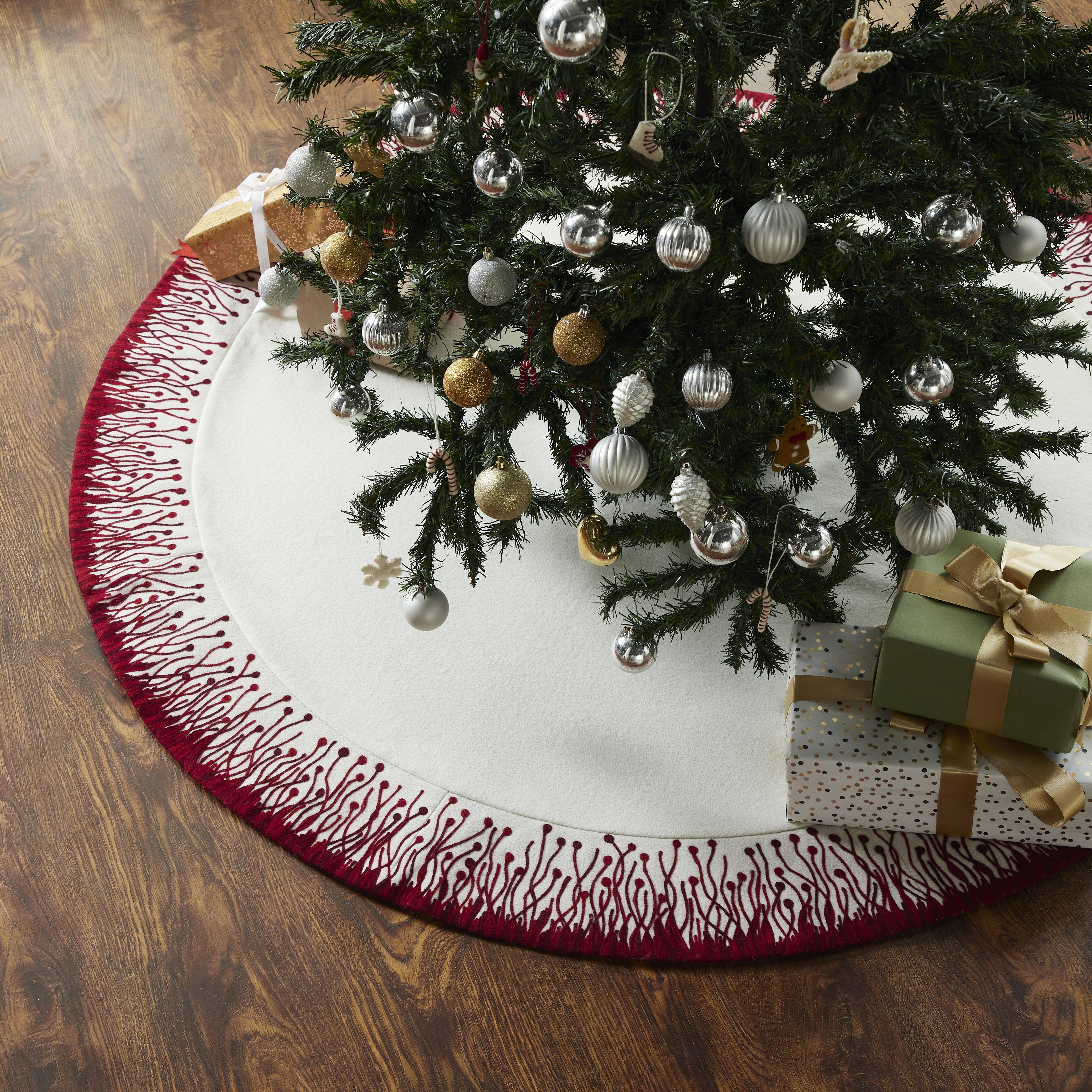 Arcadia Home – wholesale Tree skirt – Wool Flora Cream with Red Border Christmas Tree Skirt1