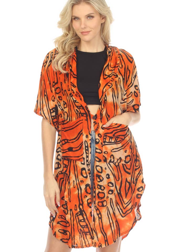 Couvre-kimono à capuchon Monarch Butterfly pour la vente par Lakhays Collection Inc.