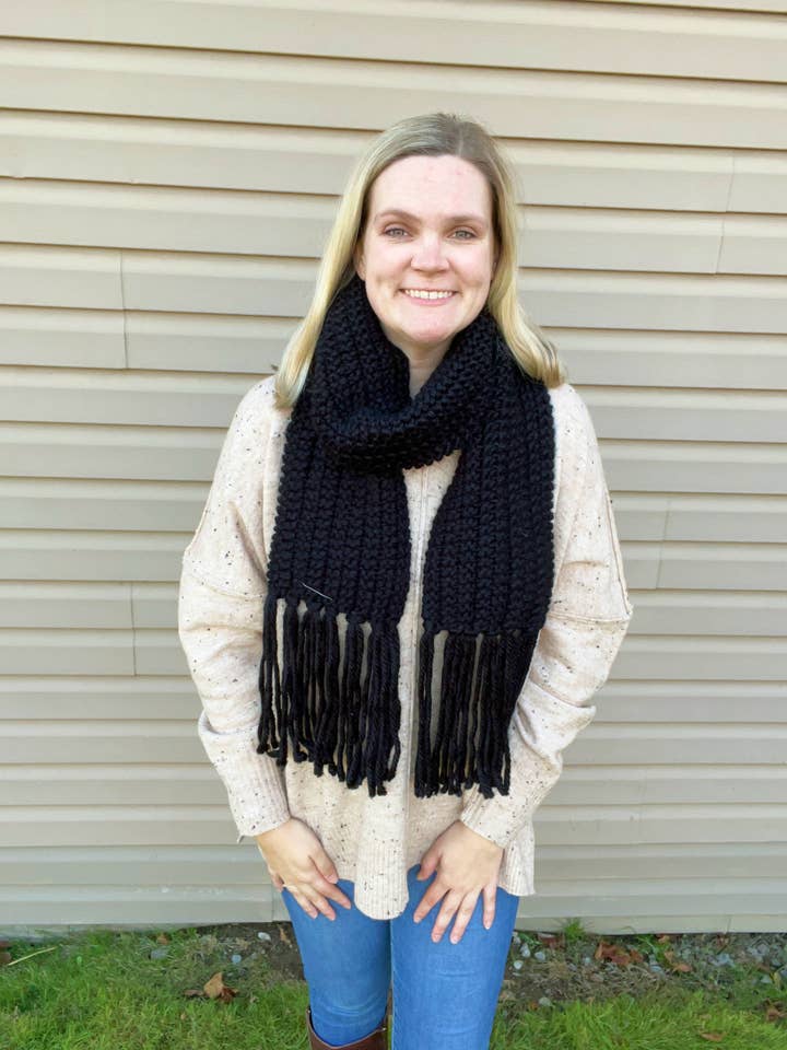 Svartfärgad halsduk, lång stickad halsduk, tjockstickade halsdukar för wholesale av Megan Louise Crafts