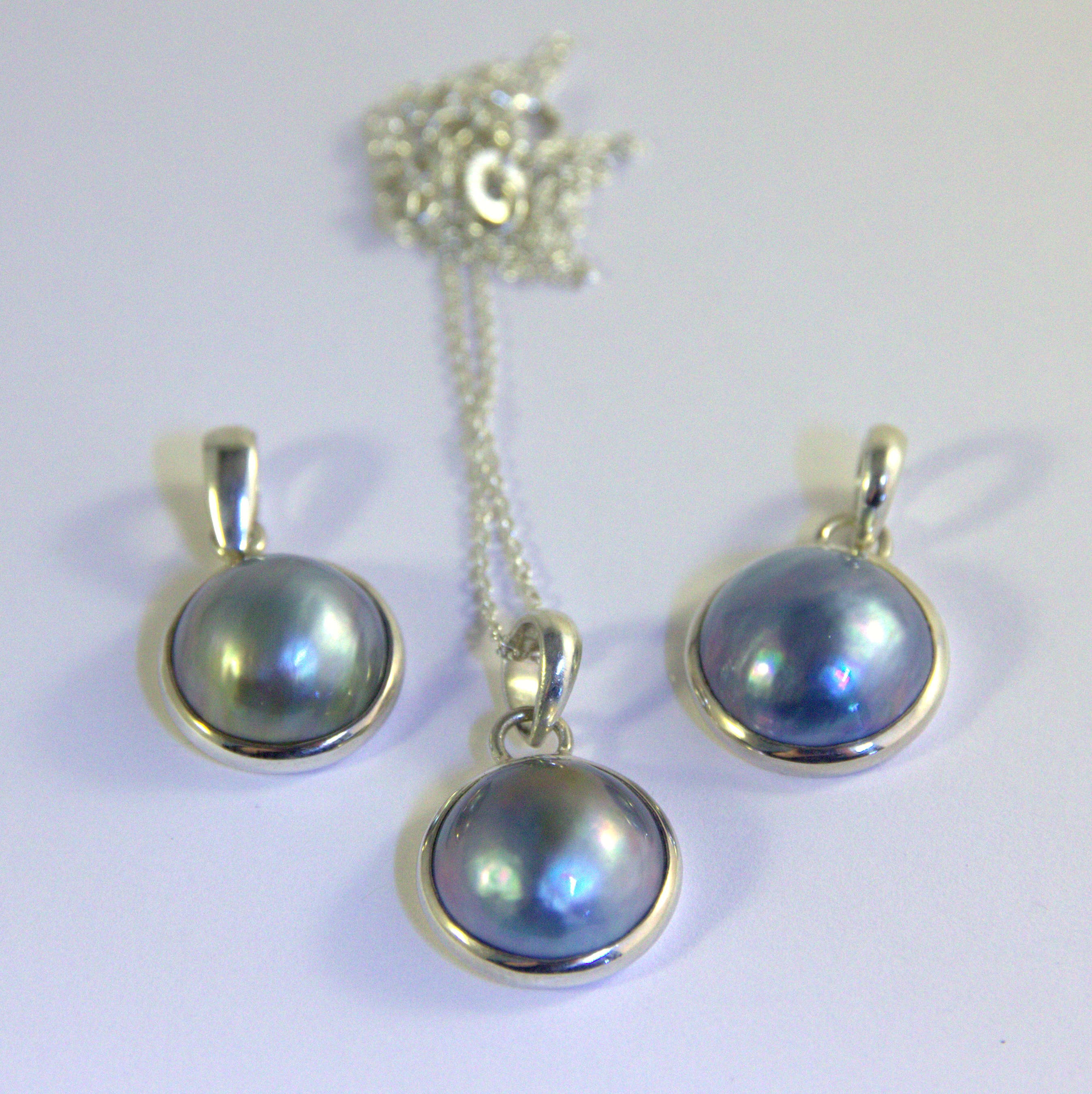 Ajmer by Jodi - Wholesale Individual Charm/Pendant - Mabe Pearl Pendant~ Smooth bezel, swing bail sterling silver8
