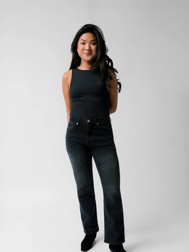 Le Jean Kate High-Rise Stovepipe - Kohl pour la vente par Nelle Atelier