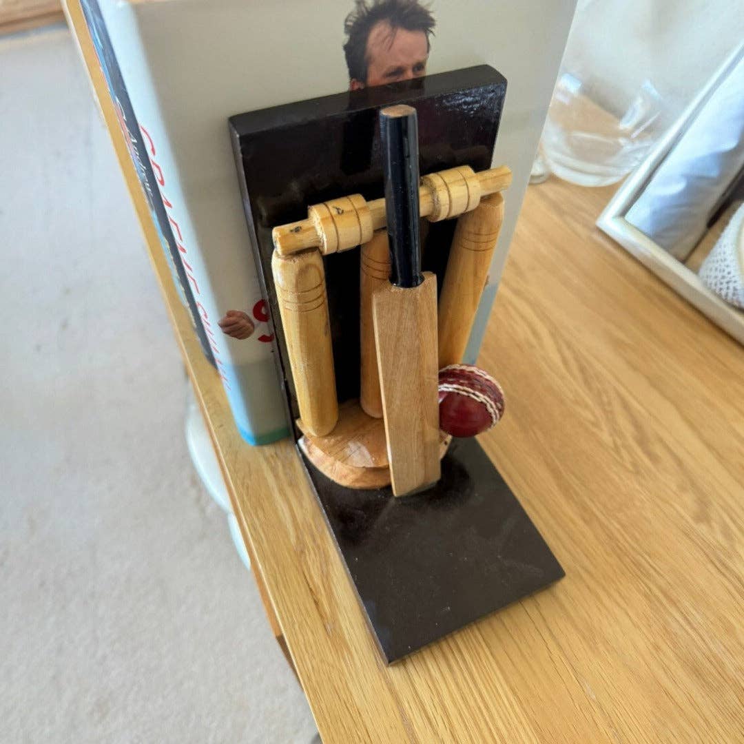 SPORTGIFTZ – wholesale Bookend – CRICKET-GIFTS Cricketing Bookend Single Unit, Wooden, 22cm high, Can also be used as a presentation trophy3