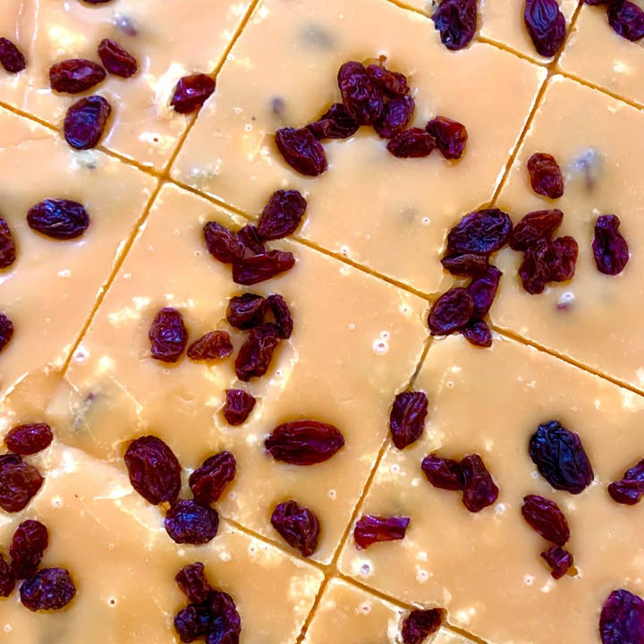 Slab Artisan Fudge – wholesale Fudge – Rum & Raisin Fudge Slab1