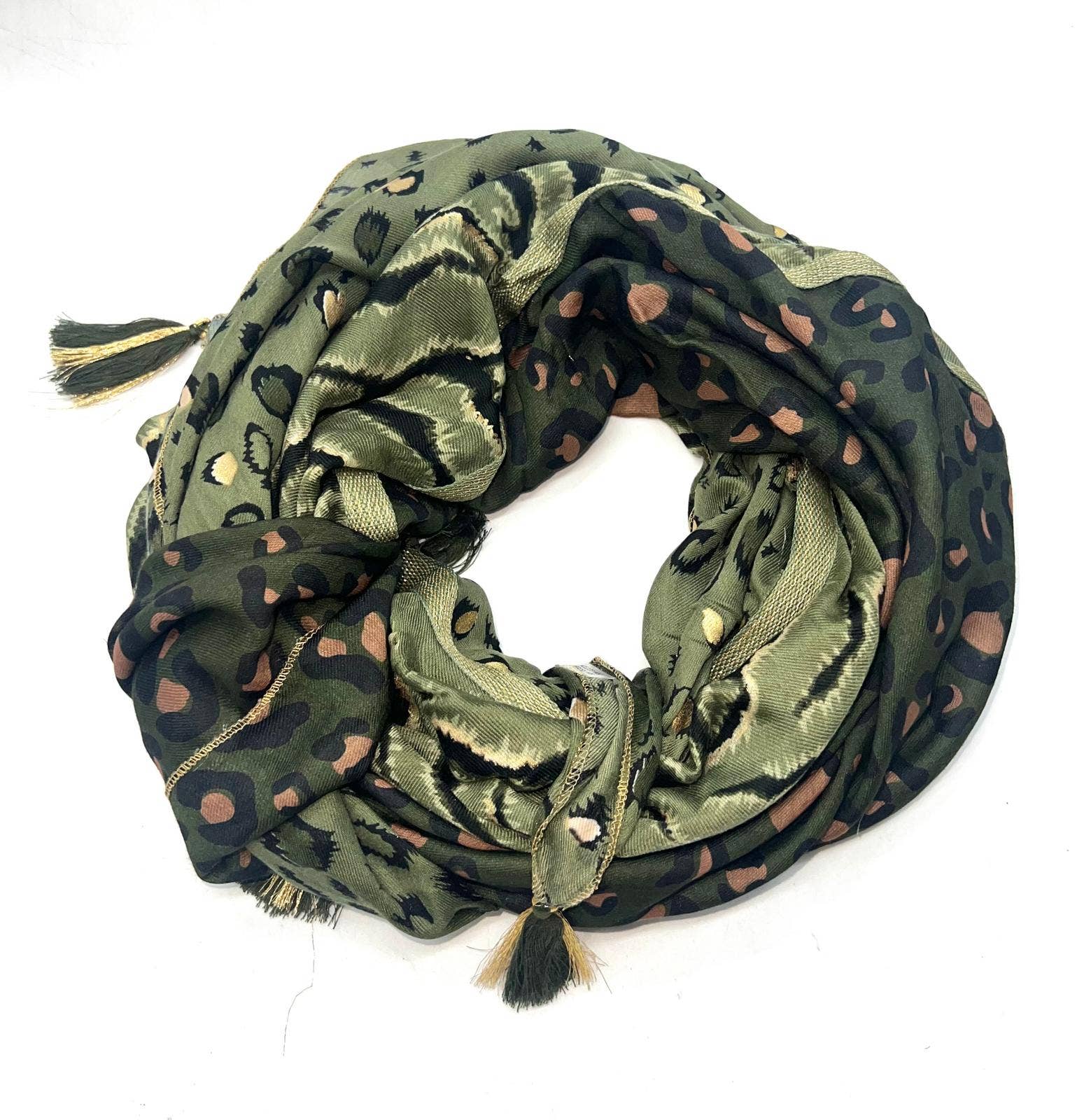 LINETA - Wholesale Scarf - Women's - GC-12 Large square patchwork scarf with tassel3