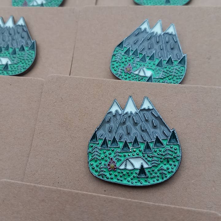 Jp Handmade - Wholesale Lapel Pin/Button - Enamal Pin Badge, Bear, Mountain camping, Explore