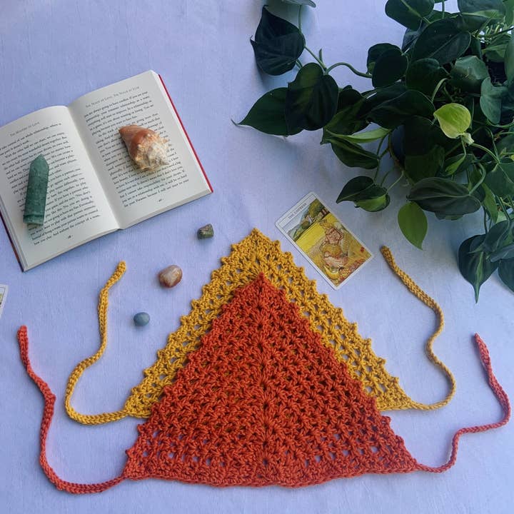 Gehaakte accessoires/ De Sweetpea Bandana voor wholesale door Stellar Threads