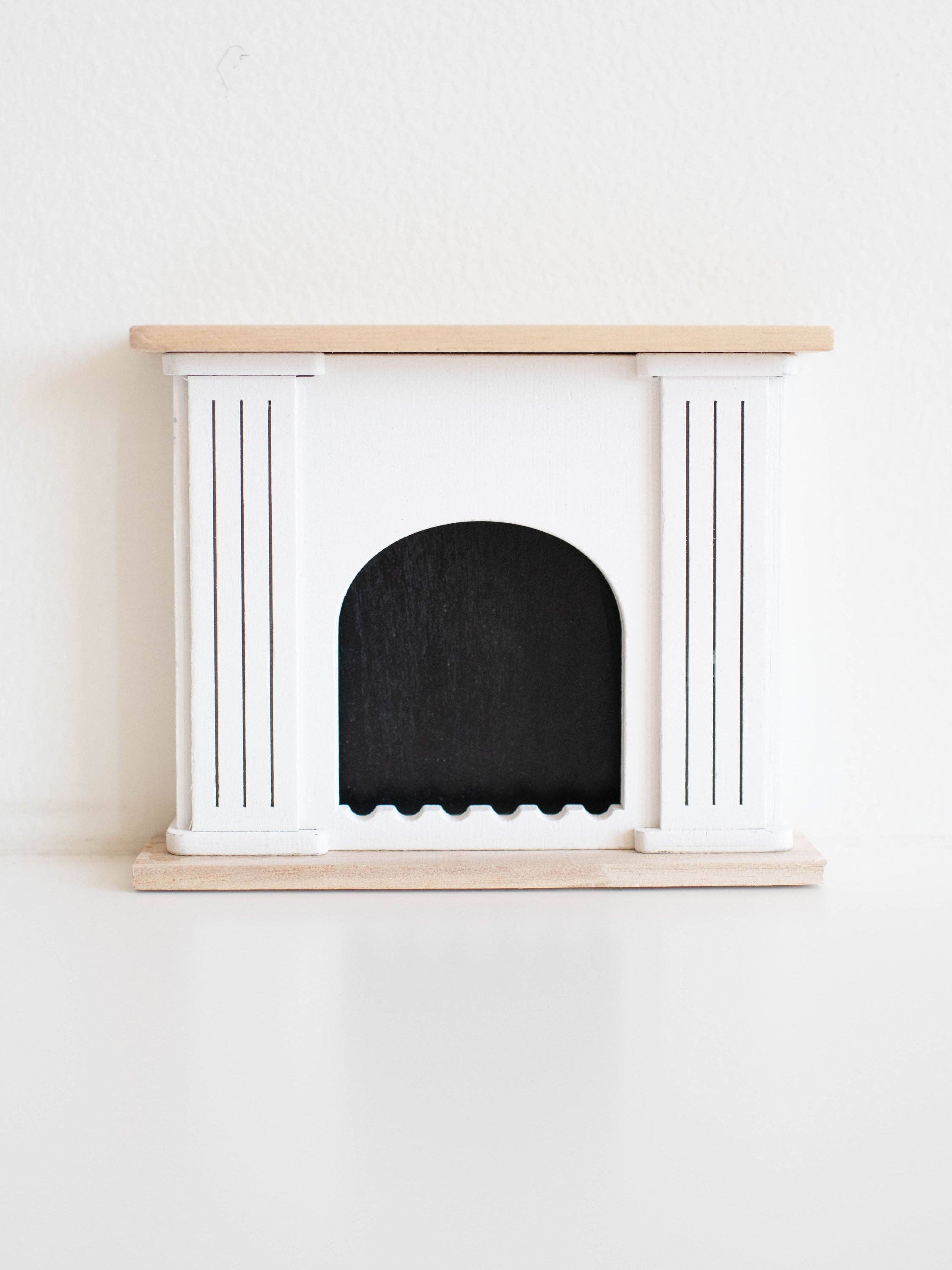 Macy Mae Dollhouse Designs – wholesale Docka - Barn – Dollhouse Valencia välvd öppen spis | Naturligt trä + vit3