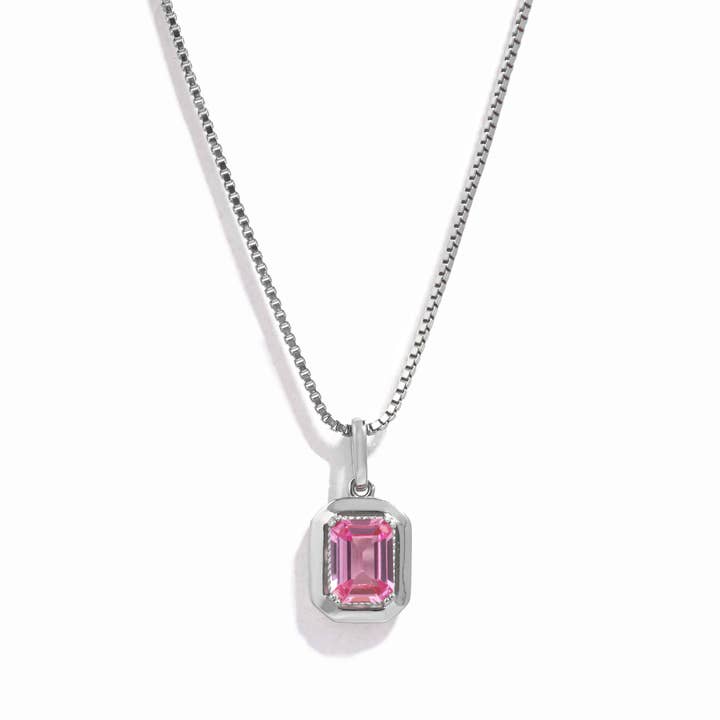 Collier à pendentif rose pour la vente par Sami Jewels