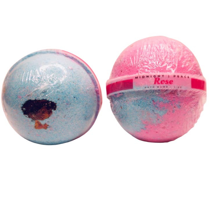 Bombe de bain Fizz fabriquée avec de vrais pétales de rose pour la vente par Midnight | Peace