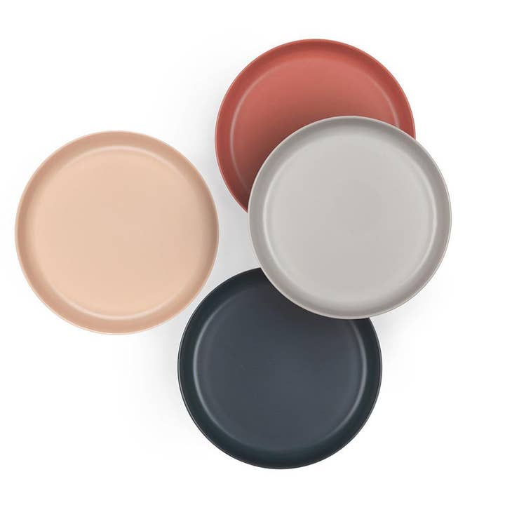 Service de 4 assiettes pour enfants style scandinave pour la vente par EKOBO