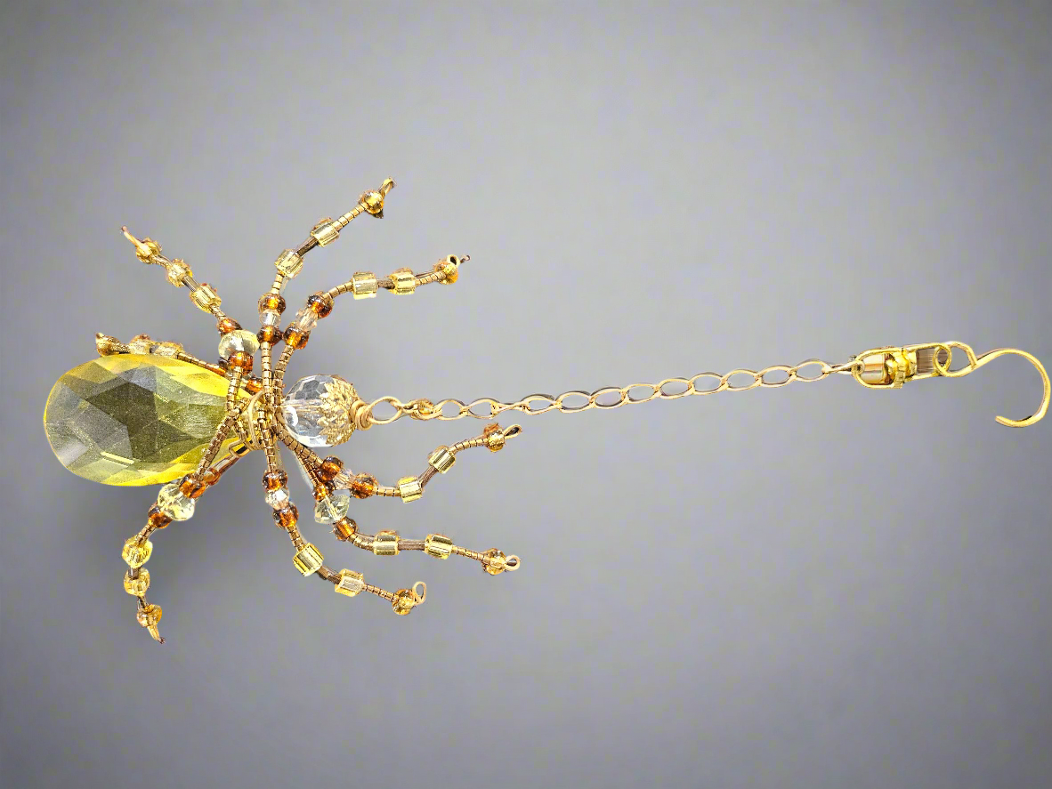 Jungle Relics - Vente Objets de décoration - Araignées ornées de bijoux et de perles5