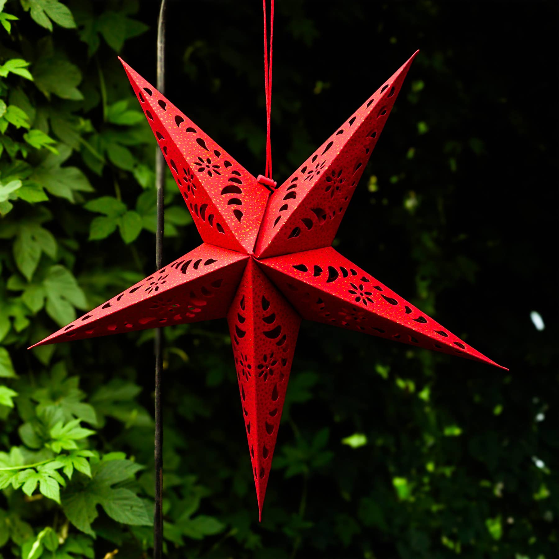 In the Breeze, LLC. - Vente Lanterne/lampe en papier - Lanterne Étoile en Papier Rouge4