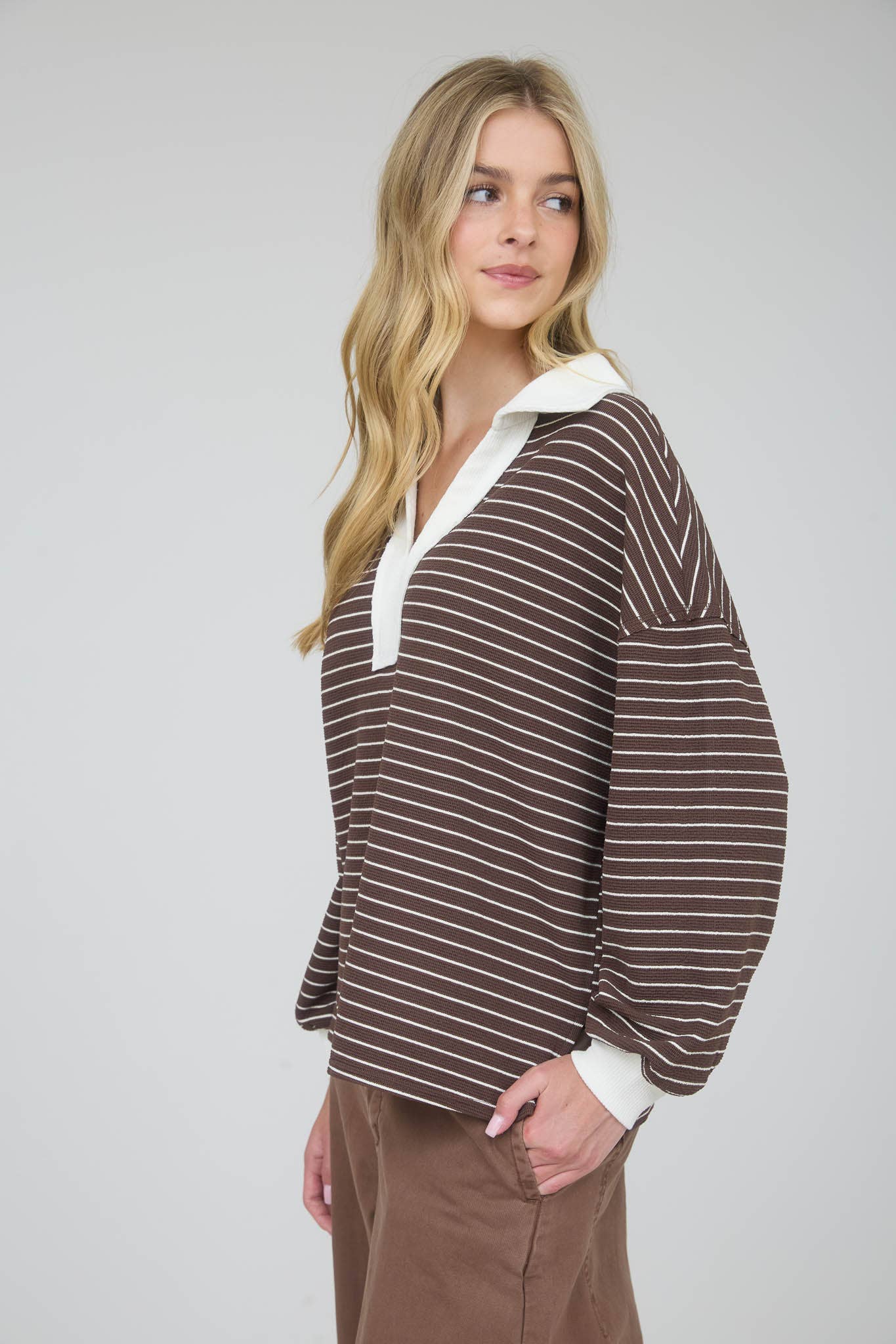 J.O.A - Vendita all'ingrosso Top in maglia - Donna - Maglia a righe a maniche lunghe con colletto a contrasto12