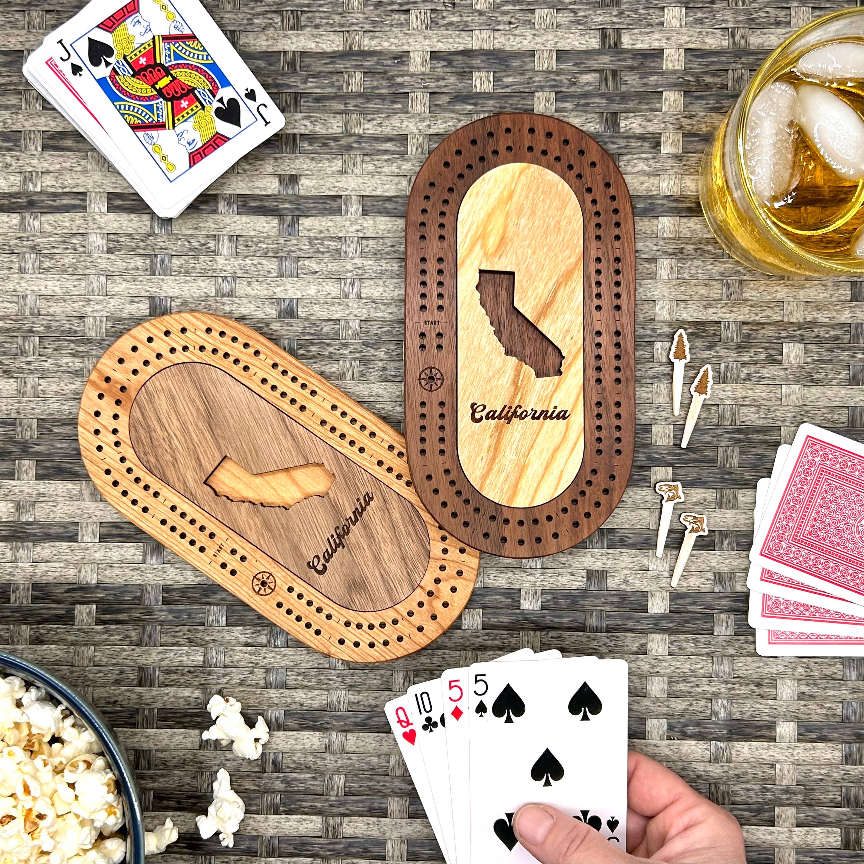 Cast & Carve - Venta al por mayor Juegos de mesa - Juego de minitablas de viaje de EE. UU., con pinzas personalizadas4