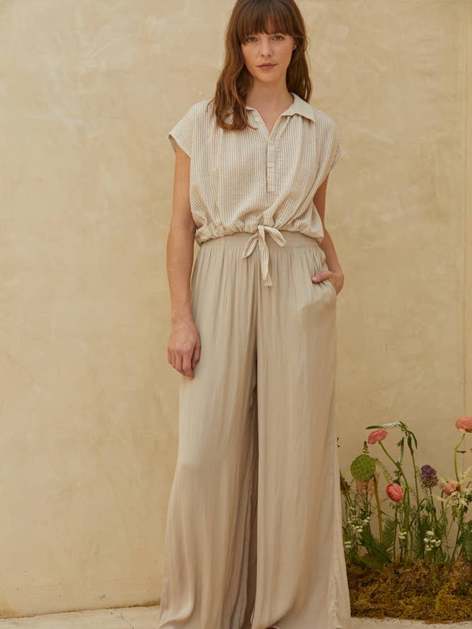 L6168 | Top abbottonato con colletto a righe annodato in vita per la vendita all'ingrosso da parte di By Together