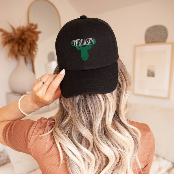 Cappello Ricamato di Terrasen | Il Trono di Ghiaccio per la vendita all'ingrosso da parte di Parchment & Parcel