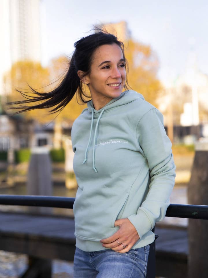 Moletom com capuz de algodão orgânico verde pastel Dreamteam por atacado de Lilypilly