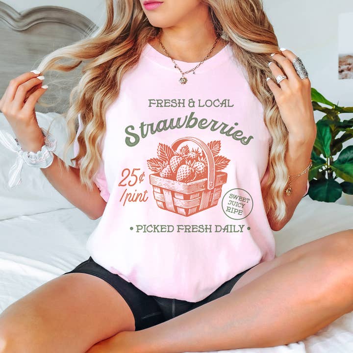 Camiseta Gráfica Confortável com Sinal de Quinta de Morangos Vintage por atacado de Untamed Country