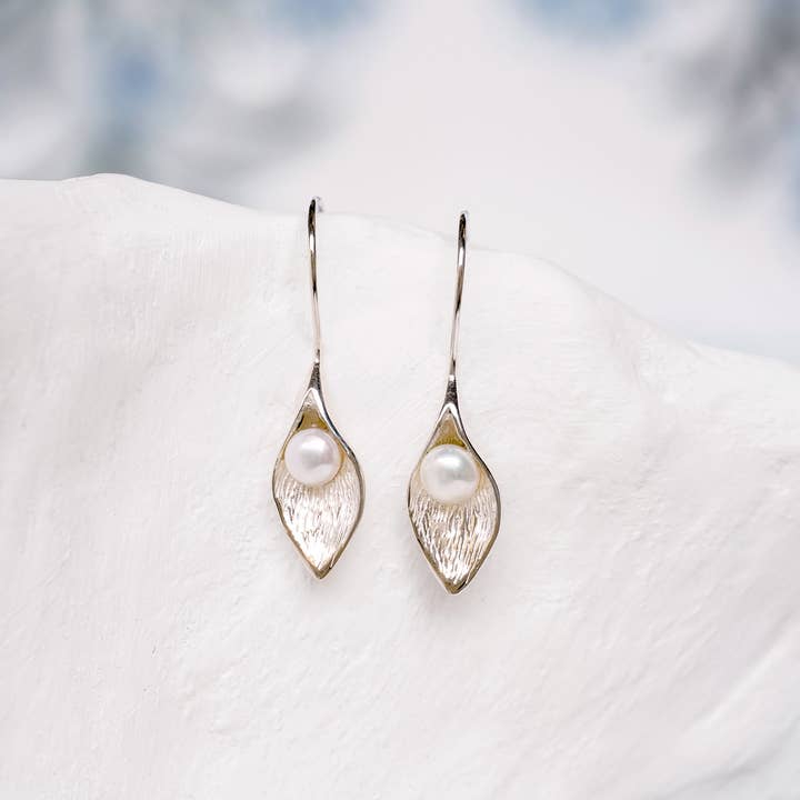 Banyan Jewellery – wholesale Dangle earrings – Handmade Calla Lily Freshwater Pearl Drop Earrings, Silver4