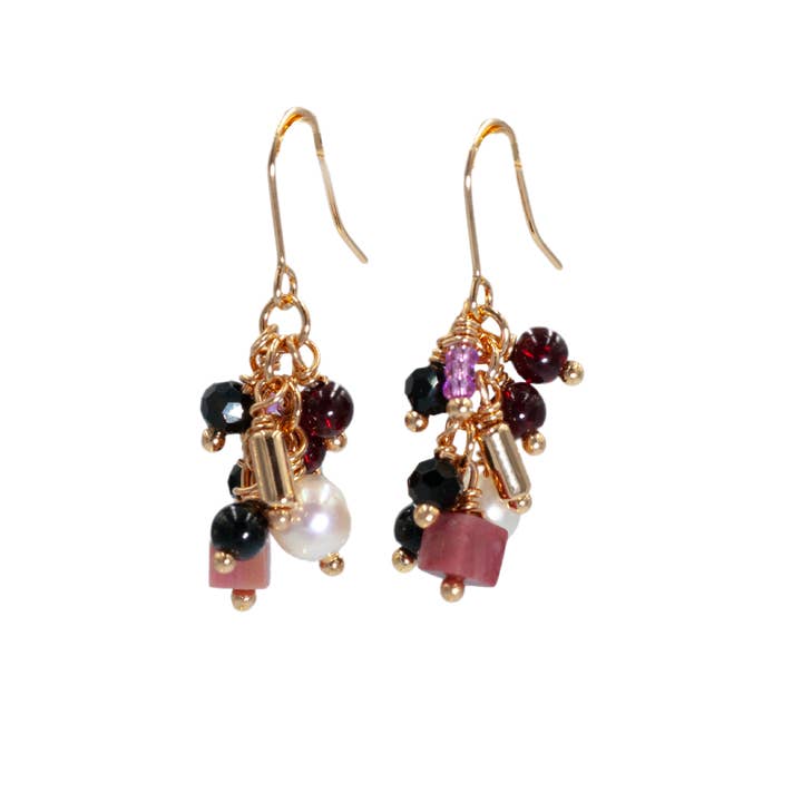 Orecchini pendenti misti con perline multiple, color oro per la vendita all'ingrosso da parte di Byzantium Collection Ltd