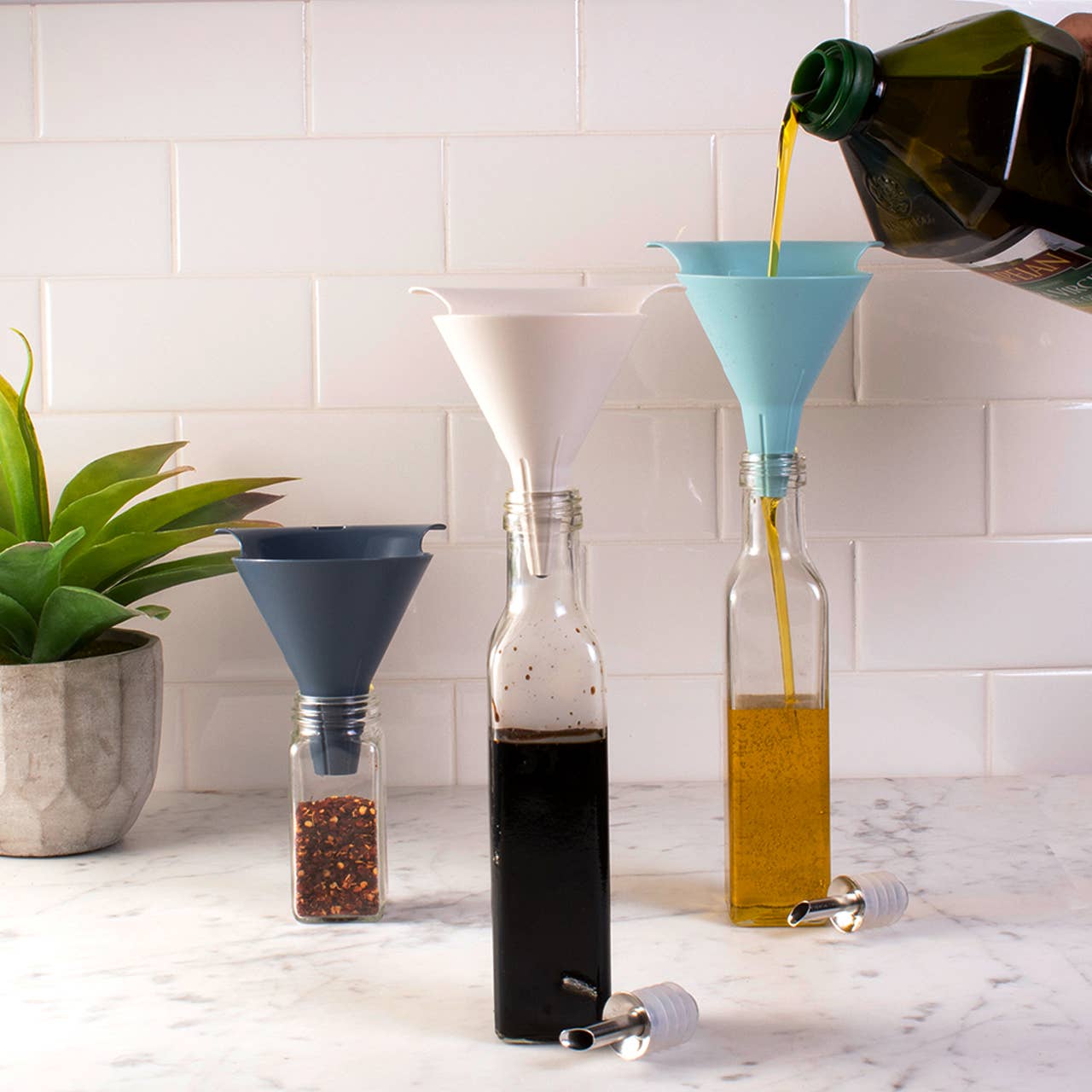 Gourmac - Wholesale Funnel - 3-Piece Interlocking Funnel Set Counter Display7