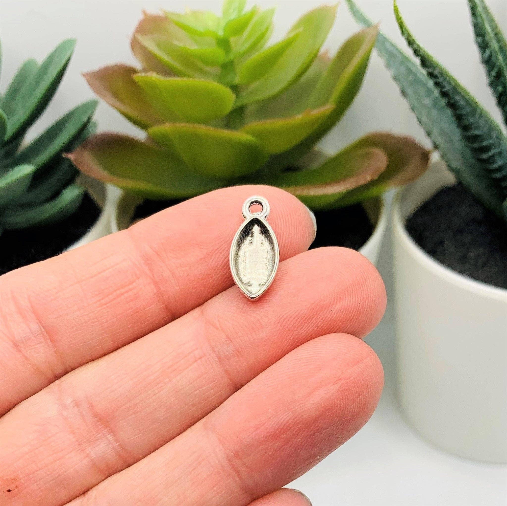 Guerrilla Charm - Vente Breloques/médailles personnalisées - Petits pendentifs ballon de football en argent, 15x7mm2